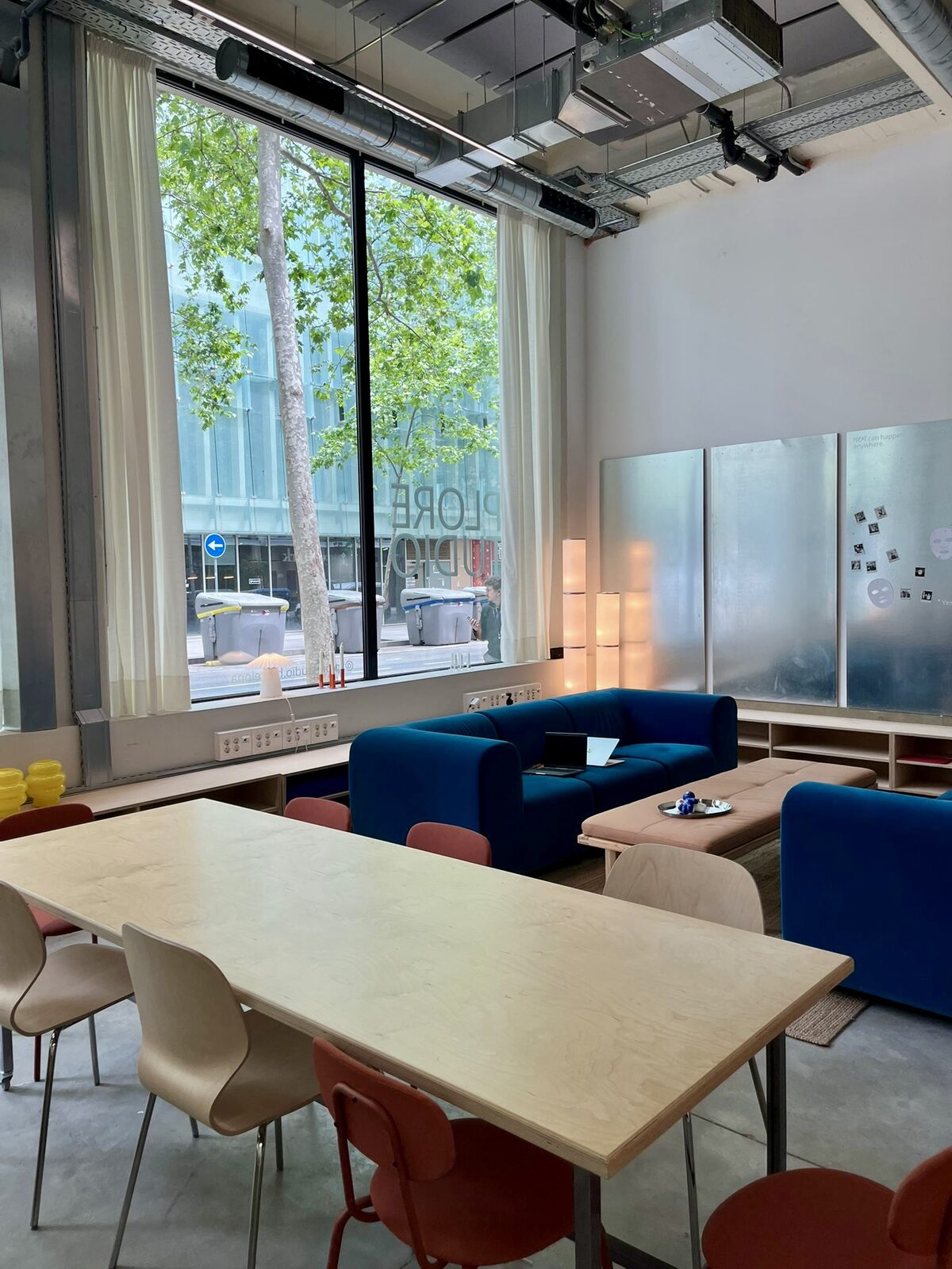 Proyecto de mobiliario comercial realizado por Wood Retail